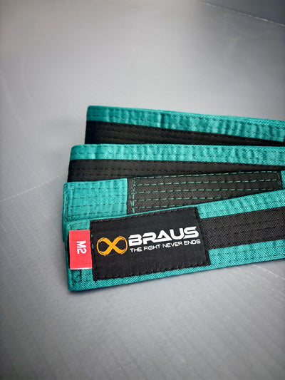 Green/Black straps with a Braus logo on a gray surface